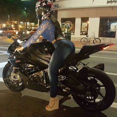 woman big motorcycle ass on
