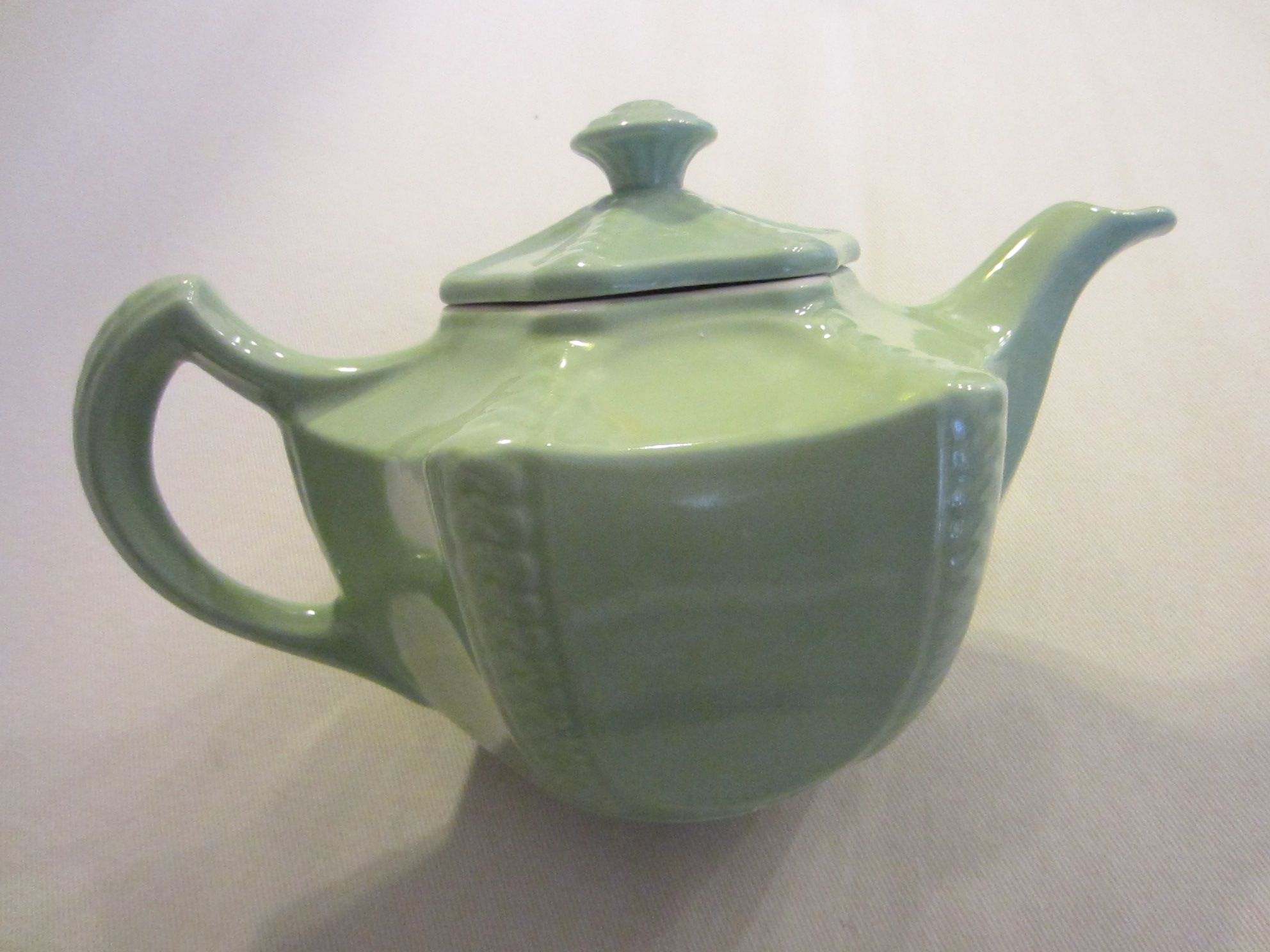 pot vintage green tea
